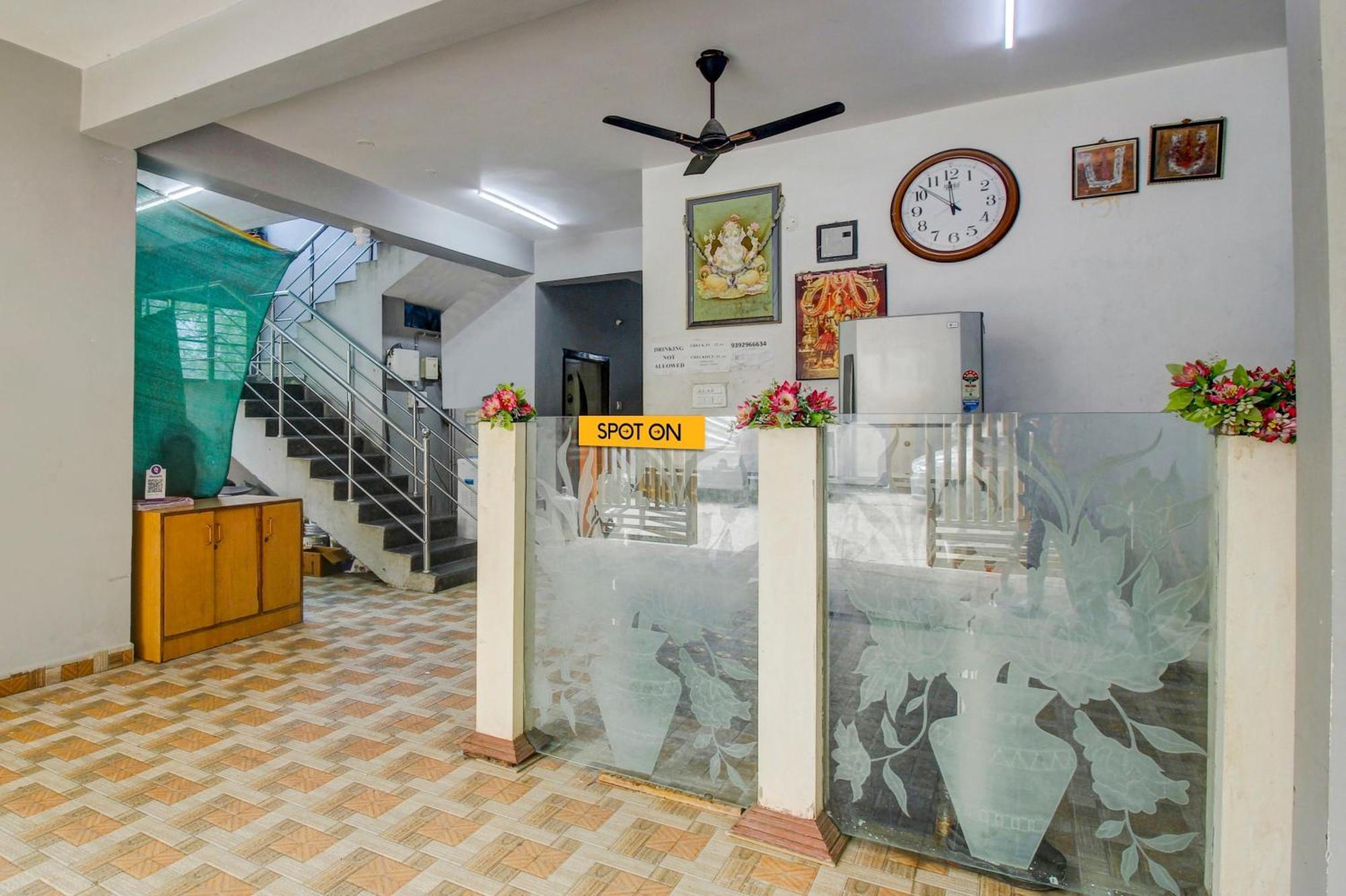 Spot On Sankalp Residency Hotel Haiderabad Buitenkant foto