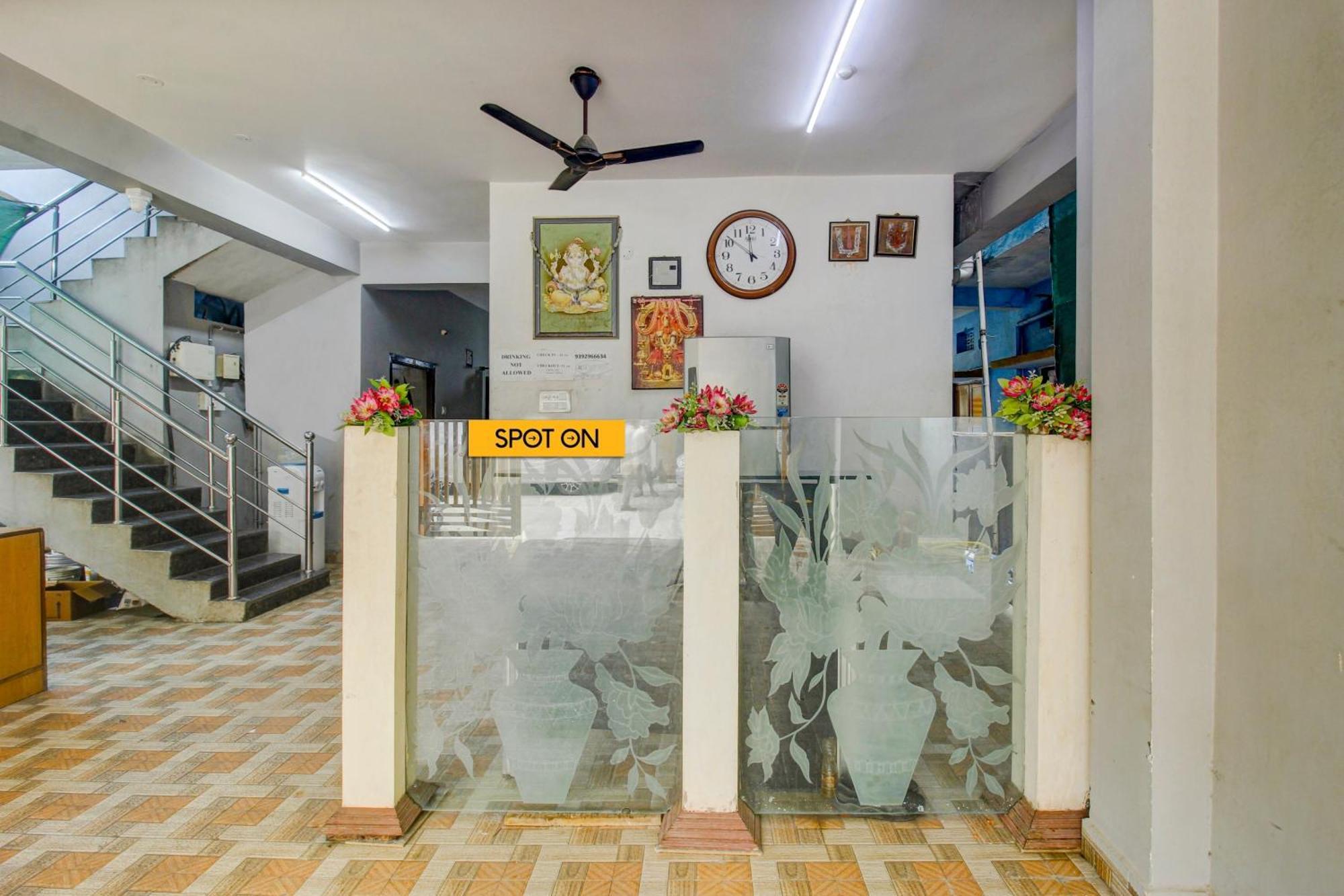Spot On Sankalp Residency Hotel Haiderabad Buitenkant foto